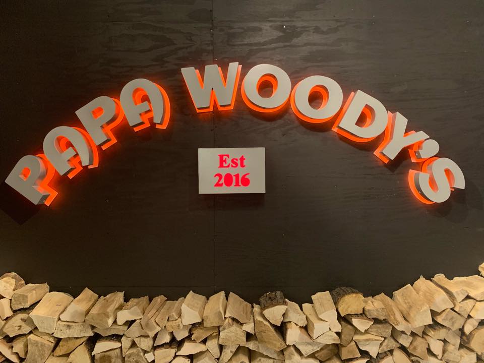 Papa Woodys Logo